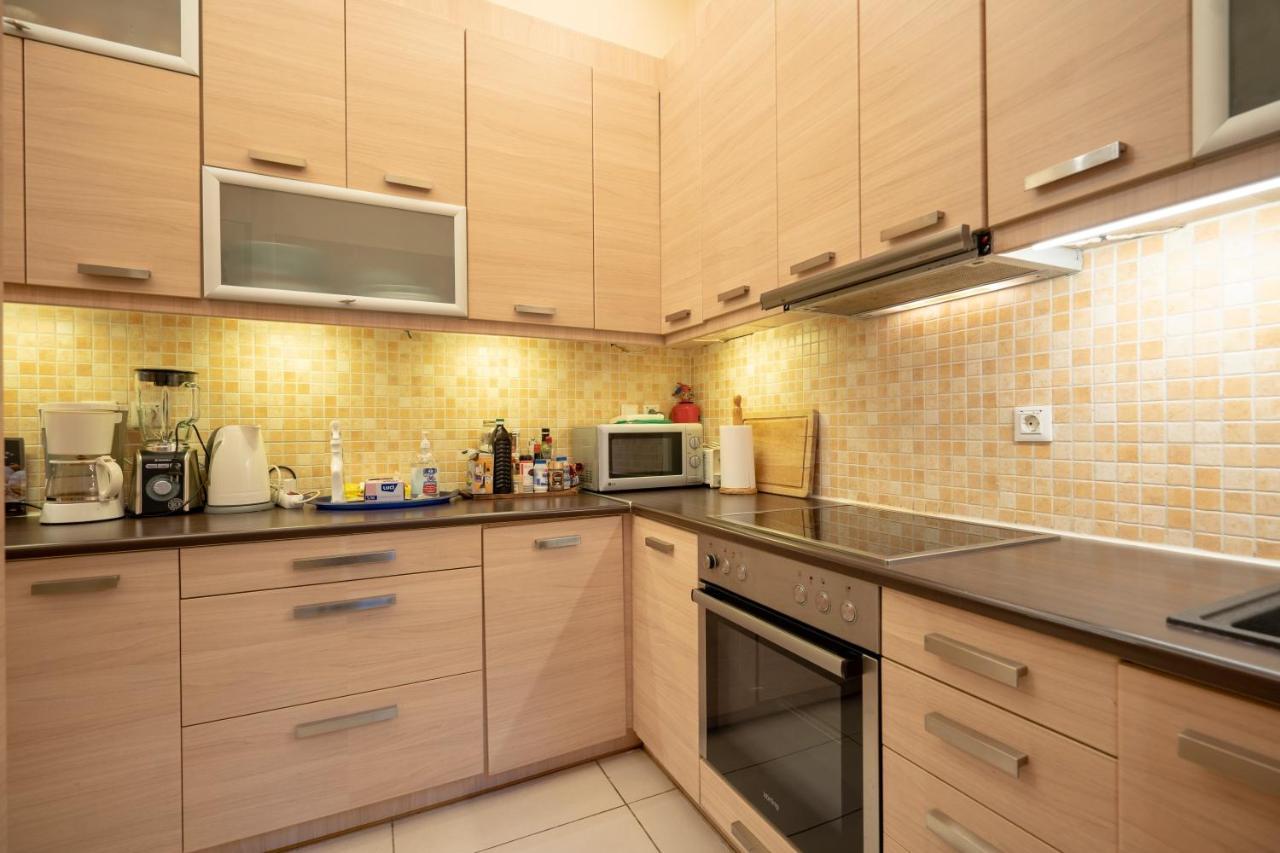 Acropolis Metro St.3 Bedrοοms 6 Persons Maisonette Athena Bagian luar foto