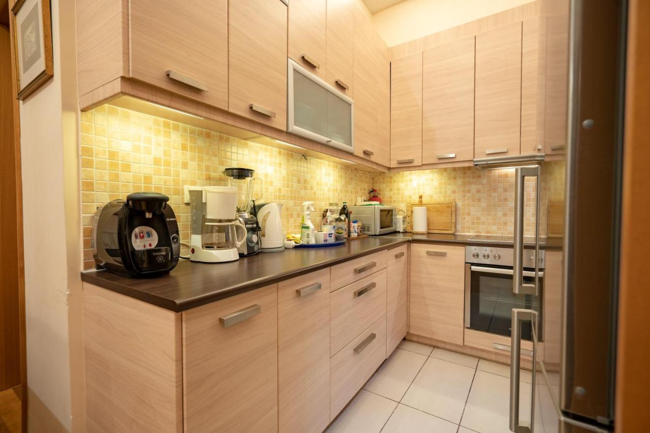 Acropolis Metro St.3 Bedrοοms 6 Persons Maisonette Athena Bagian luar foto