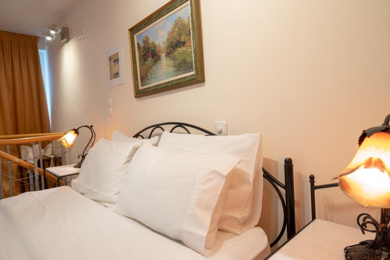 Acropolis Metro St.3 Bedrοοms 6 Persons Maisonette Athena Bagian luar foto