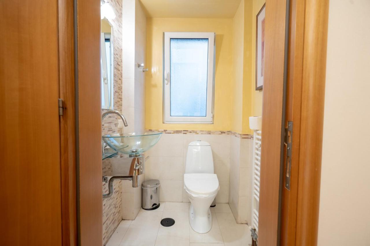 Acropolis Metro St.3 Bedrοοms 6 Persons Maisonette Athena Bagian luar foto