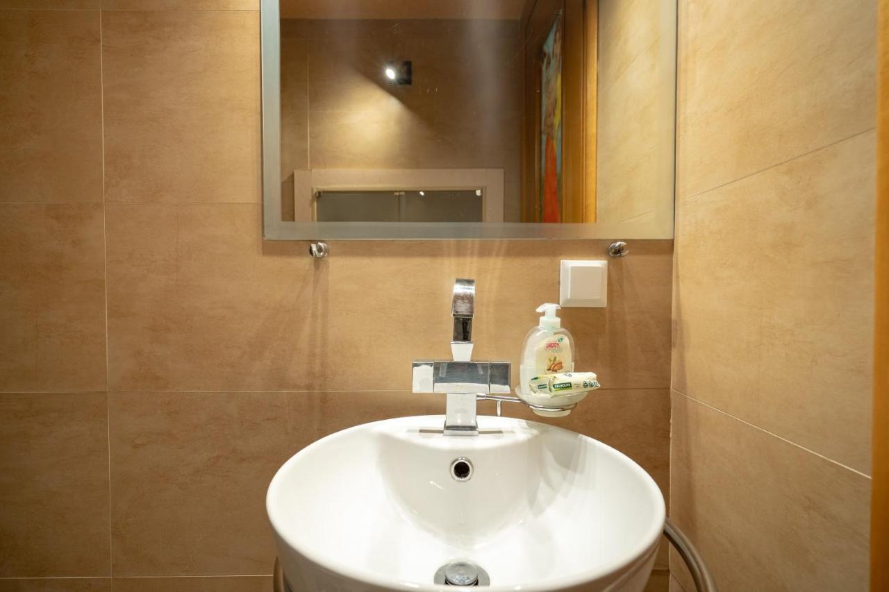 Acropolis Metro St.3 Bedrοοms 6 Persons Maisonette Athena Bagian luar foto