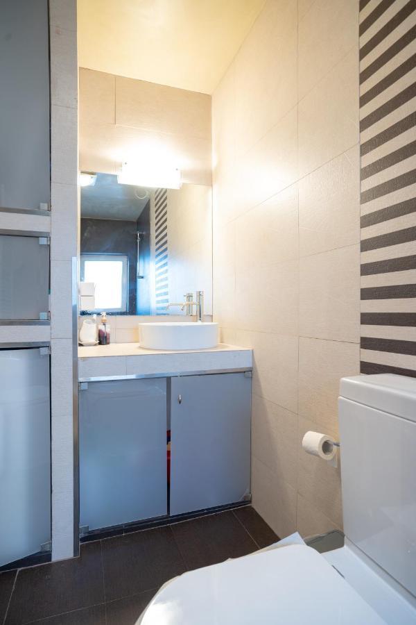 Acropolis Metro St.3 Bedrοοms 6 Persons Maisonette Athena Bagian luar foto