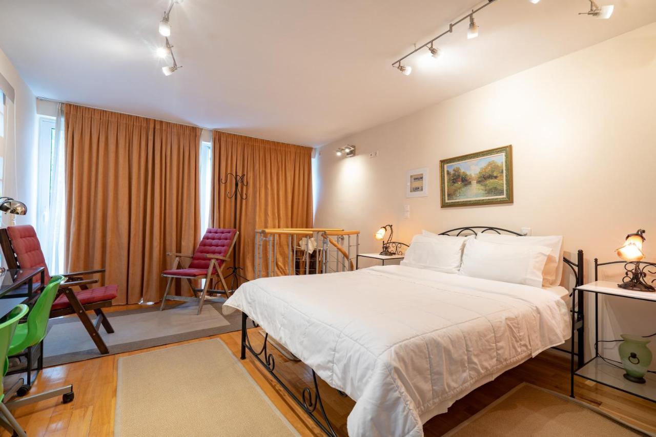 Acropolis Metro St.3 Bedrοοms 6 Persons Maisonette Athena Bagian luar foto