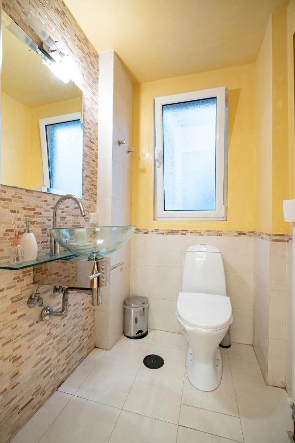 Acropolis Metro St.3 Bedrοοms 6 Persons Maisonette Athena Bagian luar foto