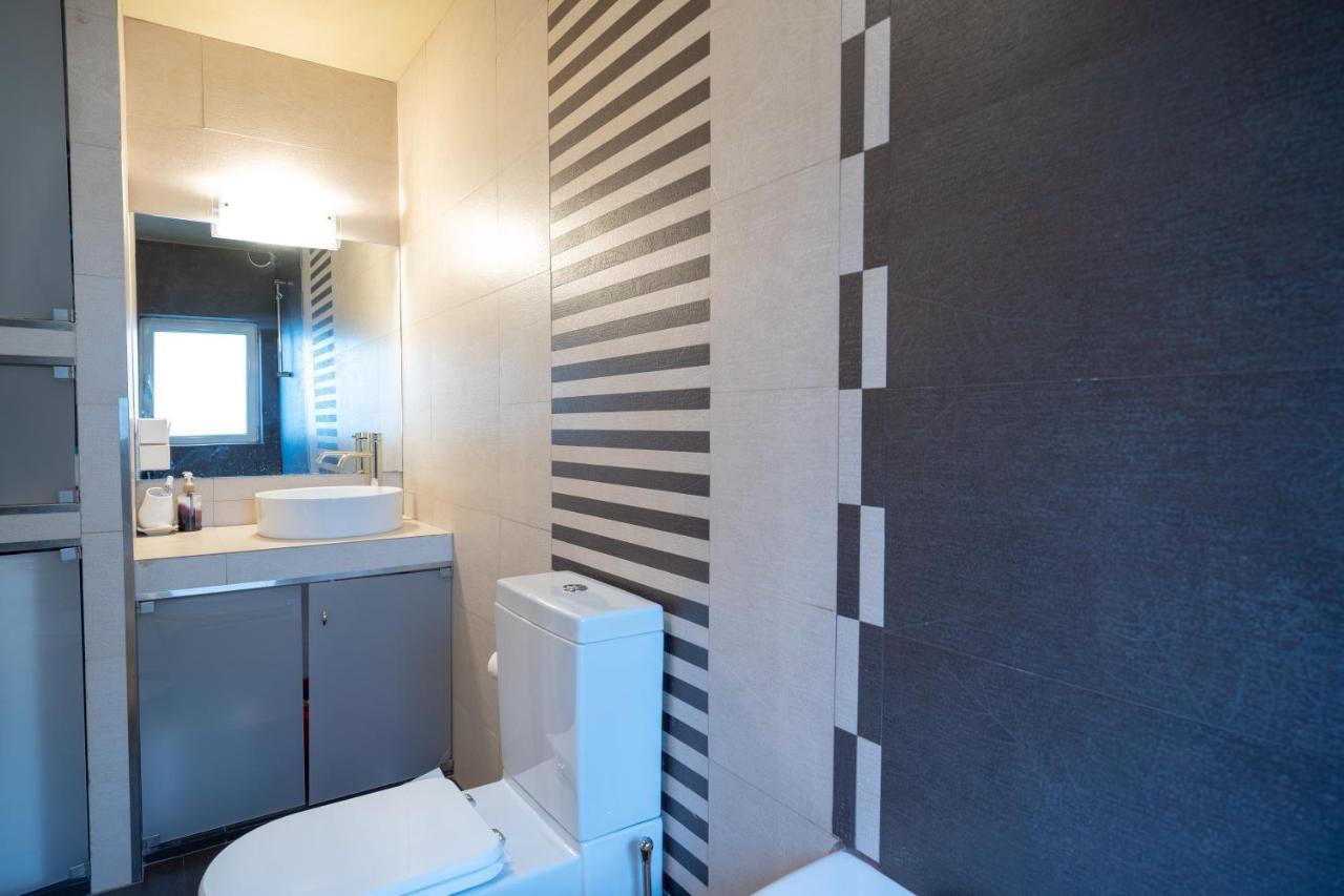 Acropolis Metro St.3 Bedrοοms 6 Persons Maisonette Athena Bagian luar foto